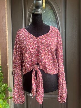 Nice Floral Button-Up Tie-Front Blouse